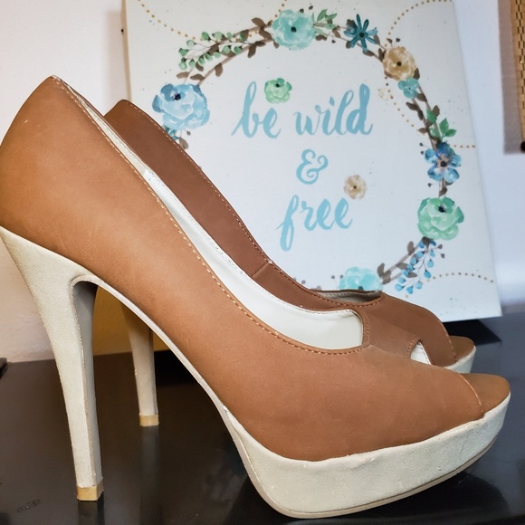 • Platform High Heels • - Picture 2 of 4